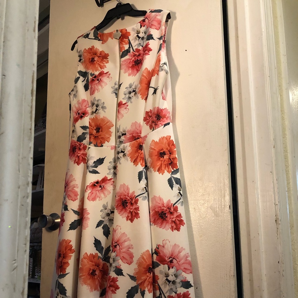 NWT Beautiful Calvin Klein Elegant Spring Dress Flowing Skirt size 16